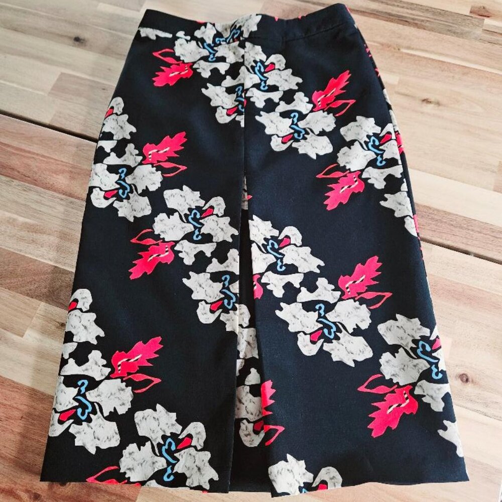 Beautiful Flower Ornament Topshop Skirt Size 4